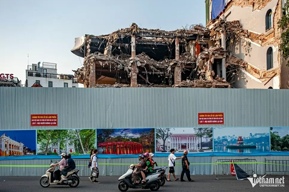 Toà nhà Hàm cá mập Toà nhà Hàm cá mập