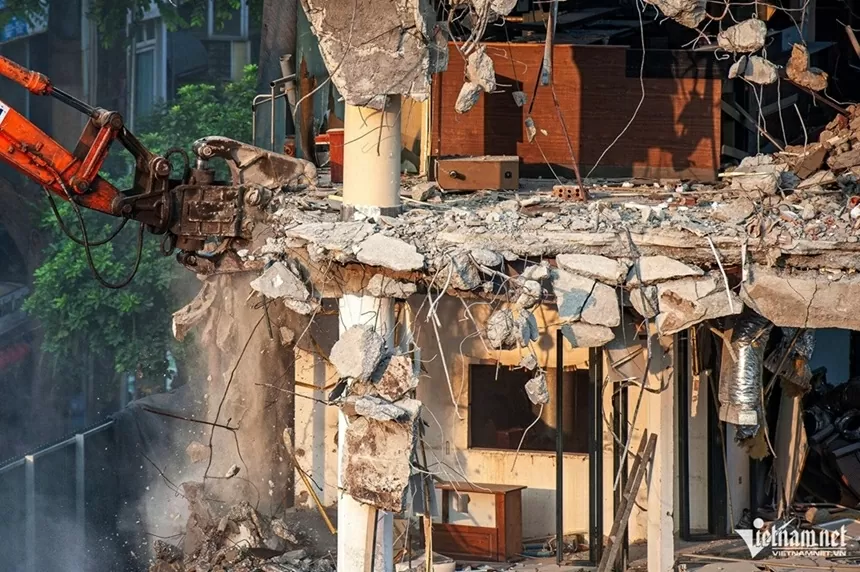 Toà nhà Hàm cá mập Toà nhà Hàm cá mập