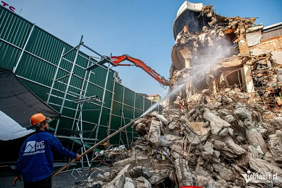 Toà nhà Hàm cá mập Toà nhà Hàm cá mập