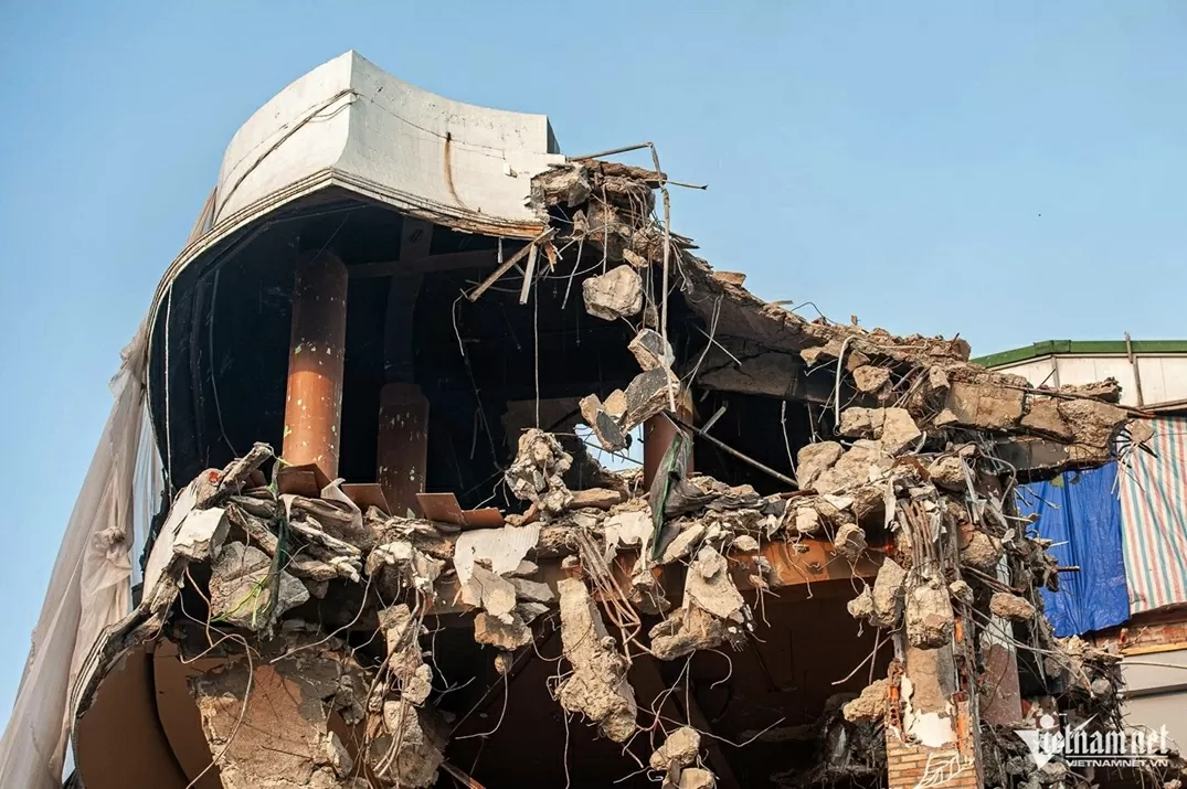 Toà nhà Hàm cá mập