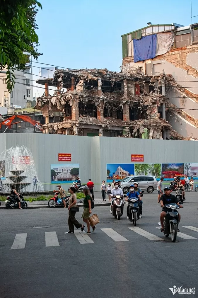 Toà nhà Hàm cá mập Toà nhà Hàm cá mập