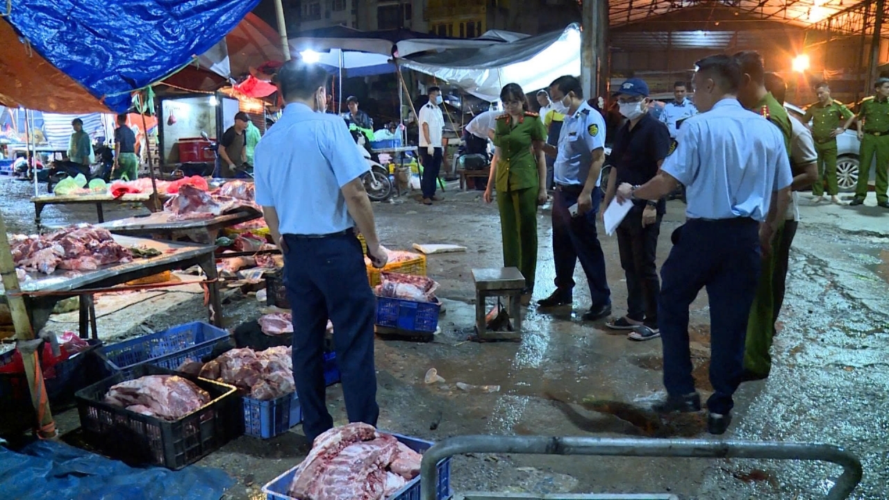 Công an thành phố Hà Nội triệt phá đường dây tiêu thụ thịt lợn bệnh quy mô lớn