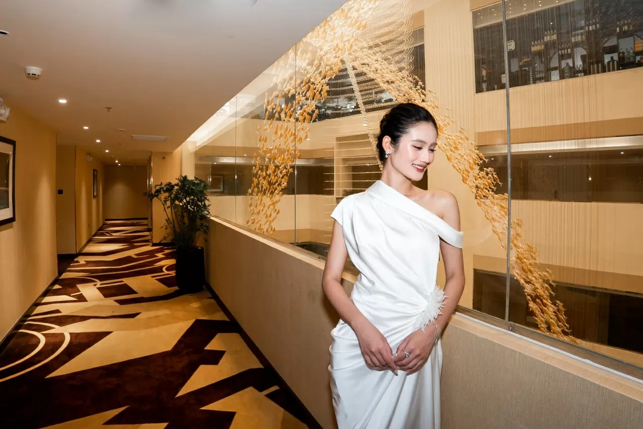 Hoa hậu Huỳnh Trần Ý Nhi Hoa hậu Huỳnh Trần Ý Nhi