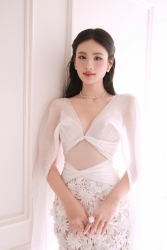 Hoa hậu Huỳnh Trần Ý Nhi thăng hạng nhan sắc sau 2 năm đăng quang