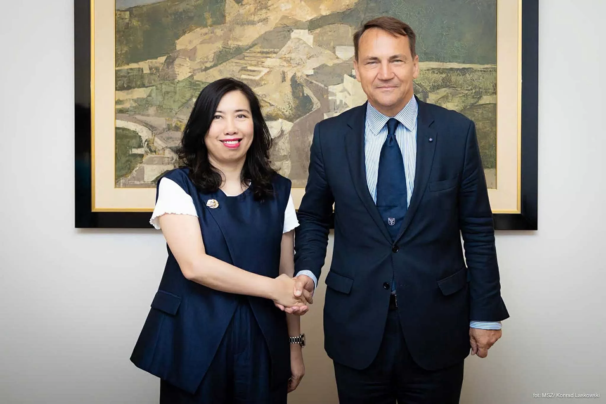 Việt Nam luôn coi trọng và mong muốn tăng cường hợp tác nhiều mặt với Ba Lan Việt Nam luôn coi trọng và mong muốn tăng cường hợp tác nhiều mặt với Ba Lan