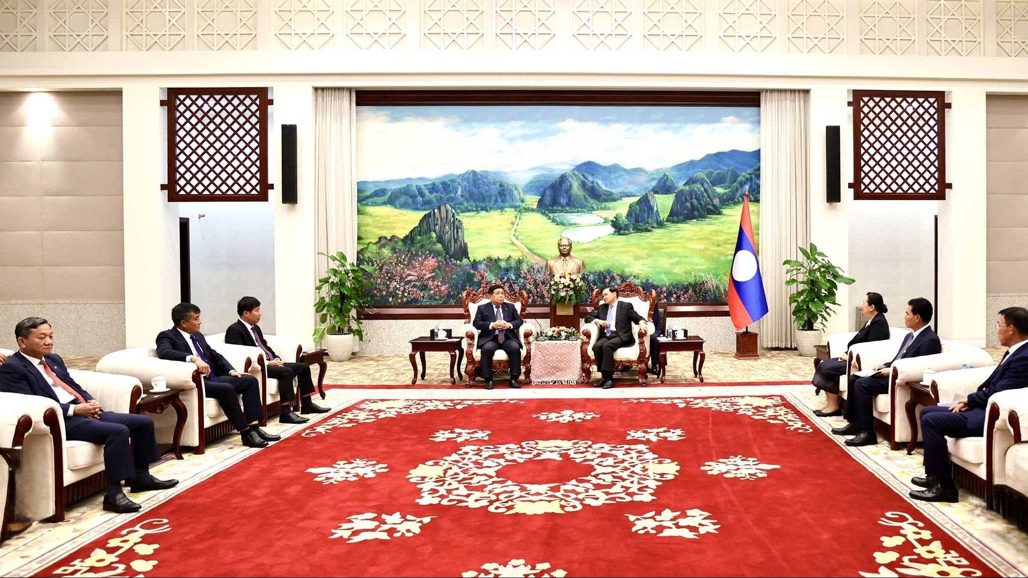 Việt Nam-Lào tập trung đẩy mạnh kết nối hai nền kinh tế, triển khai các dự án hợp tác chiến lược