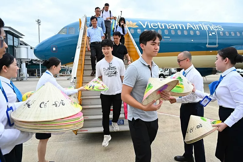 Vietnam Airlines đón hành khách thứ 350 triệu sau 30 năm thành lập