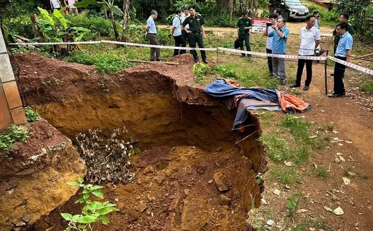 Phú Thọ: Nhà người dân sụt lở nghiêm trọng Phú Thọ: Nhà người dân sụt lở nghiêm trọng