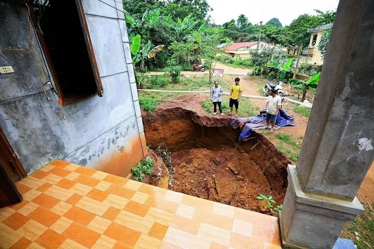 Phú Thọ: Nhà người dân sụt lở nghiêm trọng Phú Thọ: Nhà người dân sụt lở nghiêm trọng