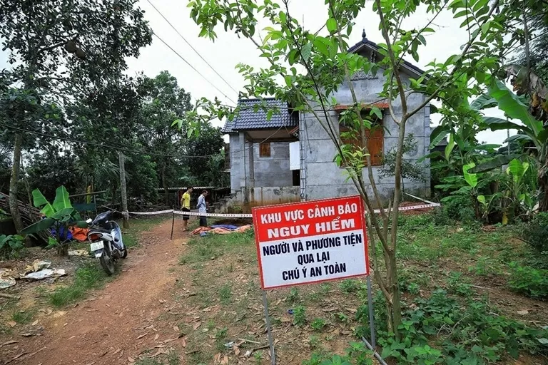 Phú Thọ: Nhà người dân sụt lở nghiêm trọng Phú Thọ: Nhà người dân sụt lở nghiêm trọng