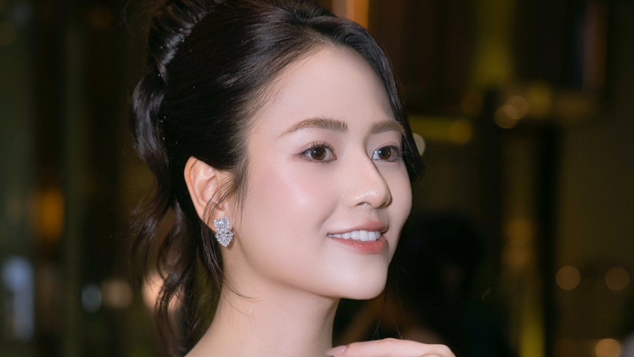 Sao Việt: Diễn viên Việt Hoa đăng ảnh kín đáo vẫn cuốn hút