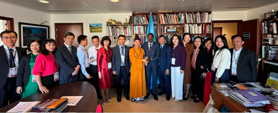 Thứ trưởng Thường trực, Chủ tịch Ủy ban Quốc gia UNESCO Việt Nam Nguyễn Minh Vũ làm việc với Ông Lazare Eloundou Assomo, Giám đốc Trung tâm Di sản thế giới . Thứ trưởng Thường trực, Chủ tịch Ủy ban Quốc gia UNESCO Việt Nam Nguyễn Minh Vũ làm việc với Ông Lazare Eloundou Assomo, Giám đốc Trung tâm Di sản thế giới .