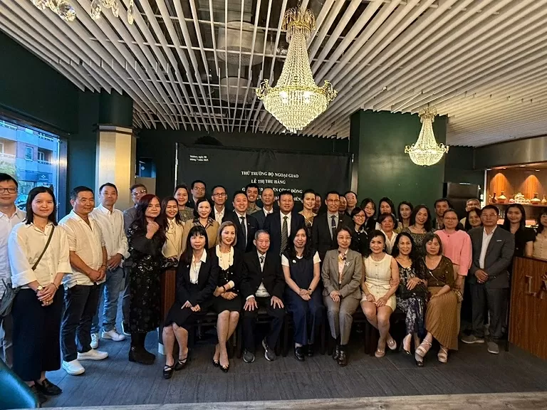 Thứ trưởng Bộ Ngoại giao Lê Thị Thu Hằng gặp gỡ, tri ân các thế hệ kiều bào tại Đan Mạch và Thụy Điển