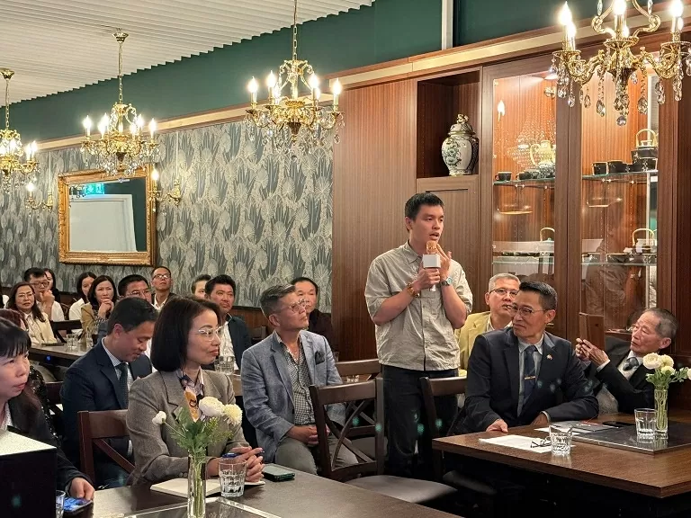 Thứ trưởng Bộ Ngoại giao Lê Thị Thu Hằng gặp gỡ, tri ân các thế hệ kiều bào tại Đan Mạch và Thụy Điển Thứ trưởng Bộ Ngoại giao Lê Thị Thu Hằng gặp gỡ, tri ân các thế hệ kiều bào tại Đan Mạch và Thụy Điển