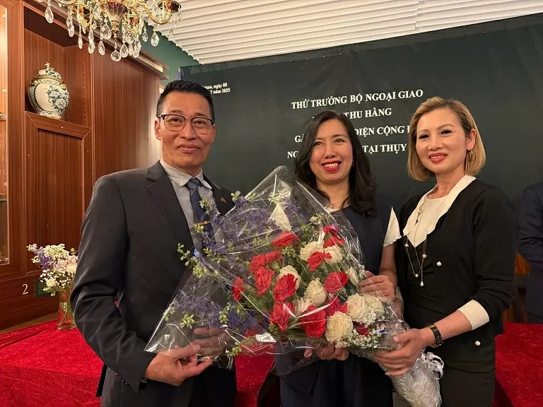 Thứ trưởng Bộ Ngoại giao Lê Thị Thu Hằng gặp gỡ, tri ân các thế hệ kiều bào tại Đan Mạch và Thụy Điển Thứ trưởng Bộ Ngoại giao Lê Thị Thu Hằng gặp gỡ, tri ân các thế hệ kiều bào tại Đan Mạch và Thụy Điển