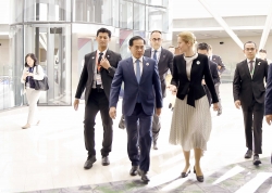 Phó Thủ tướng, Bộ trưởng Ngoại giao Bùi Thanh Sơn gặp Phó Chủ tịch Ủy ban châu Âu bên lề Hội nghị AMM-58