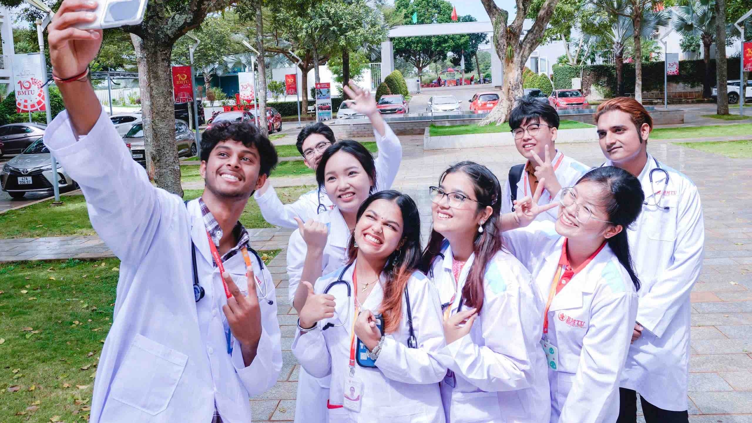 Ấn Độ sẽ là quốc gia đầu tiên gửi sinh viên đến Việt Nam đào tạo thạc sĩ y khoa