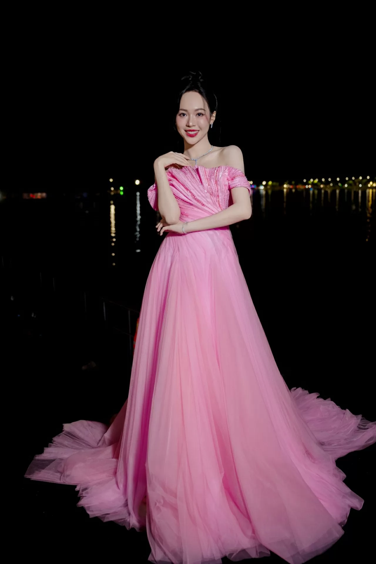 Á hậu Trịnh Thùy Linh