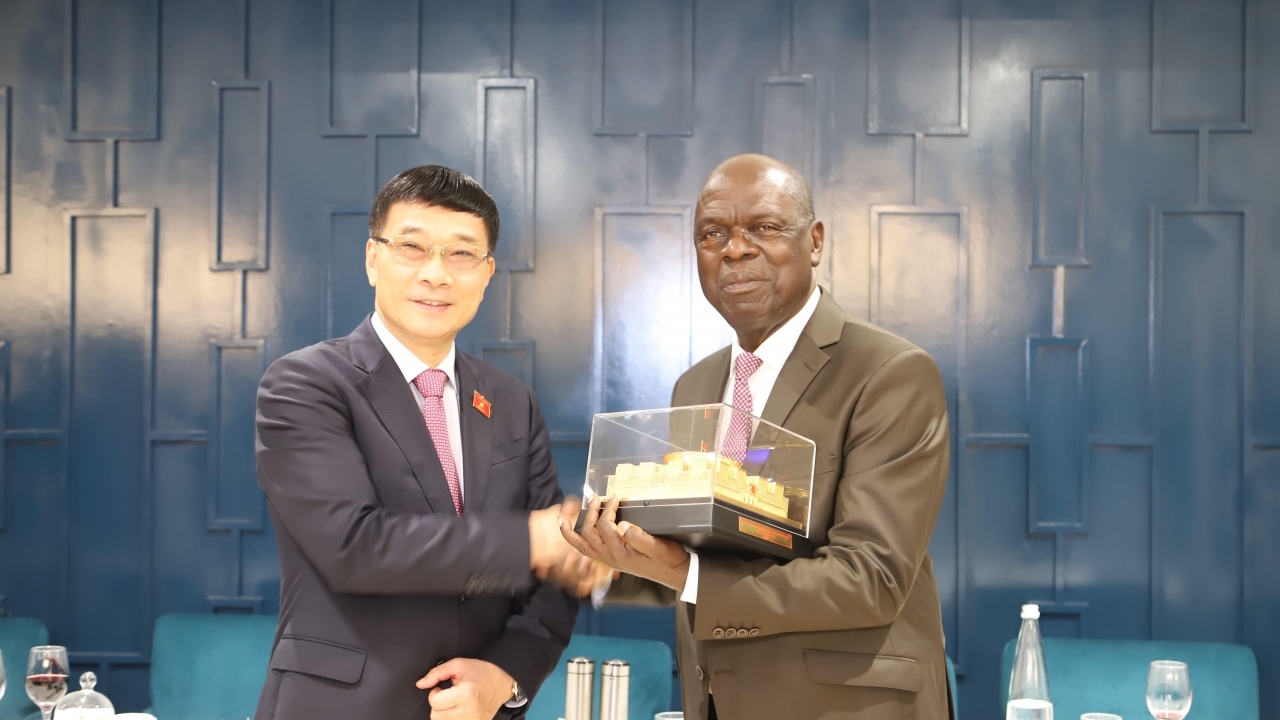 Phó Chủ tịch Quốc hội Vũ Hồng Thanh hội đàm với Phó Chủ tịch Quốc hội Bờ Biển Ngà