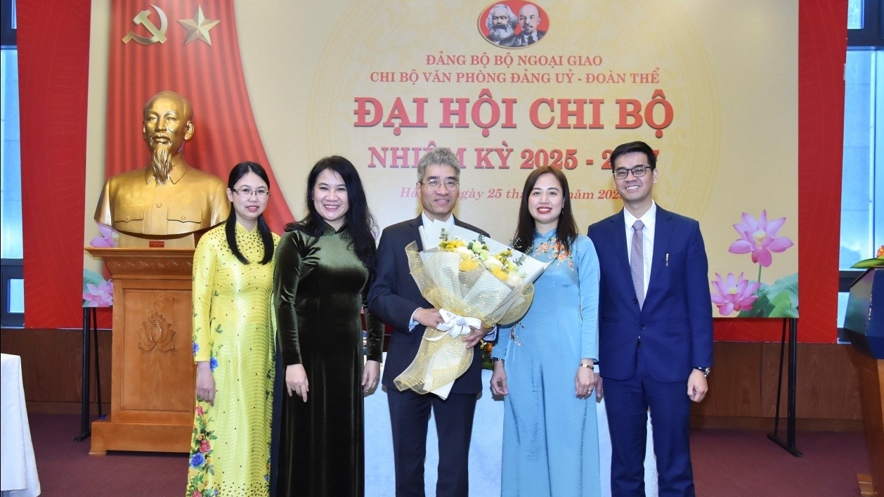 Chi bộ Văn phòng Đảng uỷ-Đoàn thể chủ động, tích cực trong công tác tham mưu, góp phần vào thành công Đại hội đại biểu Đảng bộ Bộ Ngoại giao