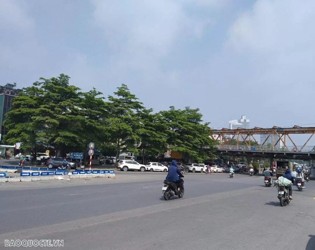 Dần hạn chế xe máy chạy xăng: TP. Hà Nội đẩy mạnh tuyên truyền, có các biện pháp tăng cường giao thông công cộng