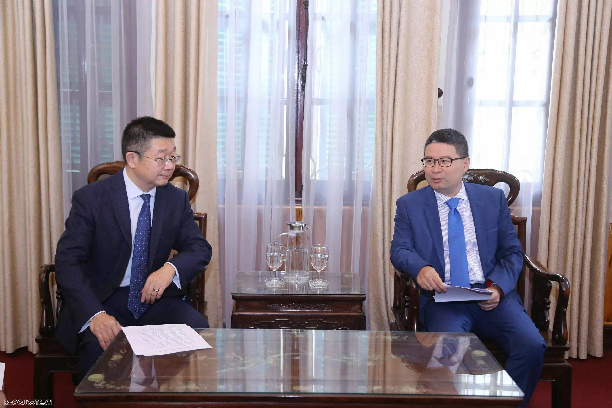 Trao Giấy chấp nhận Lãnh sự cho Tổng lãnh sự Trung Quốc tại Thành phố Hồ Chí Minh Trao Giấy chấp nhận Lãnh sự cho Tổng lãnh sự Trung Quốc tại Thành phố Hồ Chí Minh