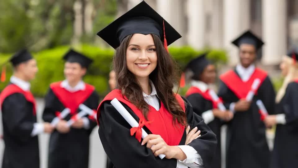 Số giấy phép du học Canada giảm mạnh sau khi áp mức trần thị thực