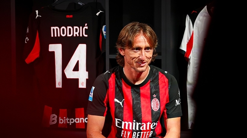 Công bố số áo và tiết lộ mức lương của Modric tại AC Milan