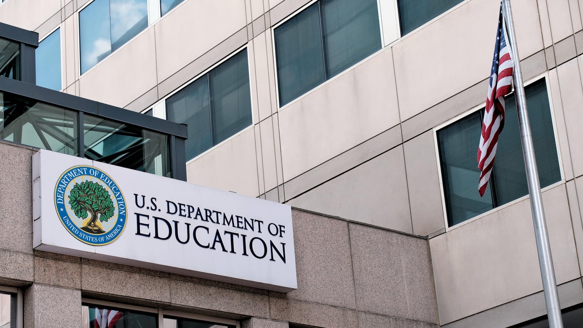 Chính quyền Tổng thống Trump được phép sa thải hàng loạt ở Bộ giáo dục, bị 24 bang kiện ra tòa vì siết 'túi tiền'