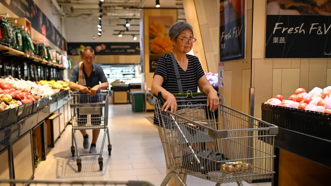 Loạt 'đá tảng' đang đè nặng lên kinh tế Trung Quốc, thuế quan của Mỹ không phải cú sốc duy nhất