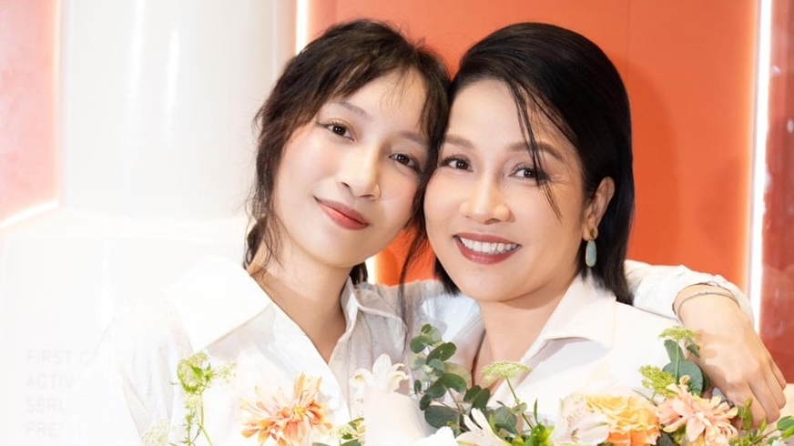 Thực hiện tour diễn tại Nhật Bản và Hàn Quốc, con gái Mỹ Anh là khách mời đầu tiên của ca sĩ Mỹ Linh