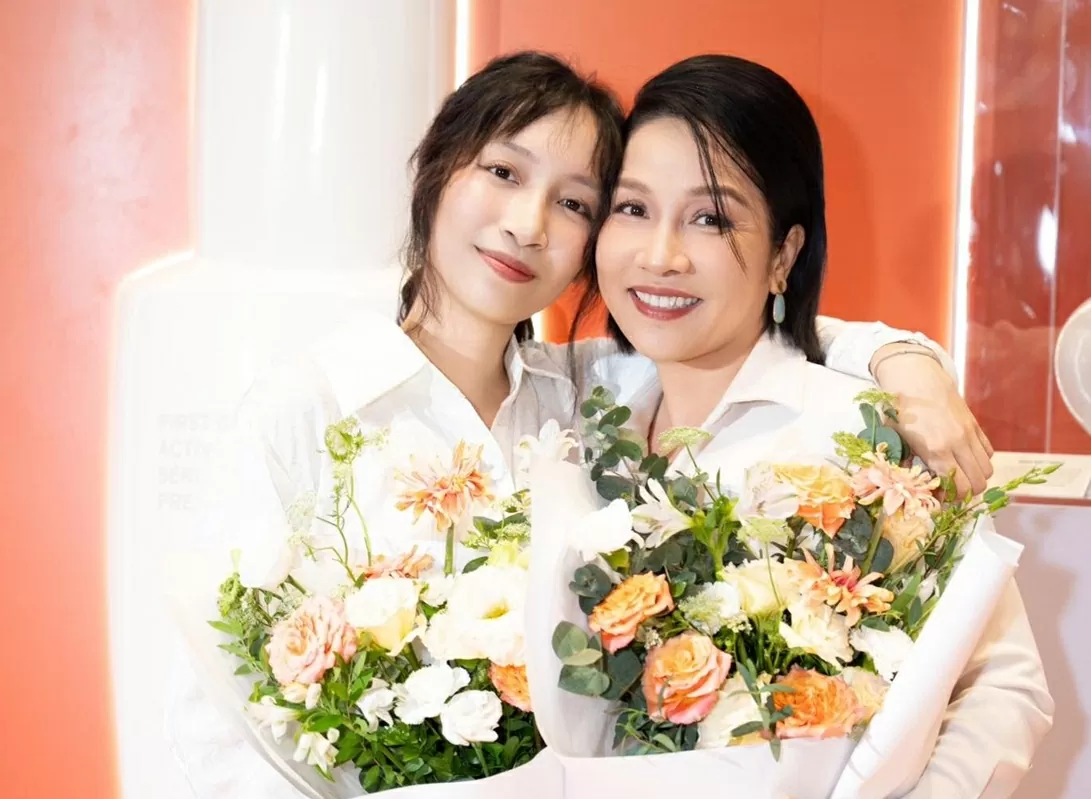 Mẹ con ca sĩ Mỹ Linh, Mỹ Anh Mẹ con ca sĩ Mỹ Linh, Mỹ Anh