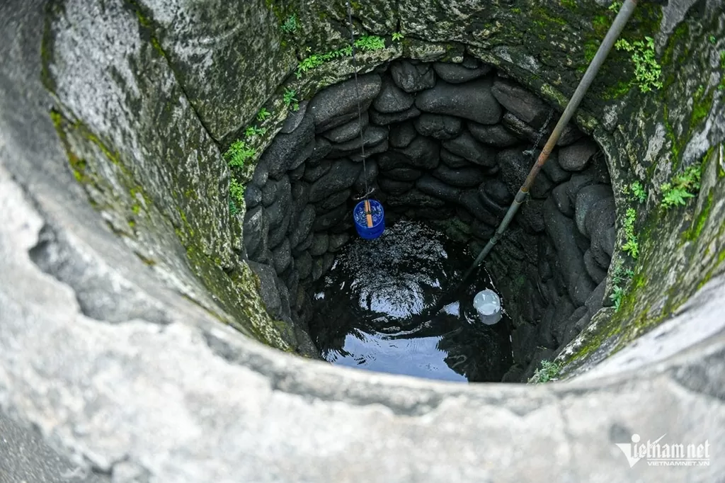 Giếng cổ Lý Sơn chưa bao giờ nhiễm mặt hay khô cạn, nước luôn trong vắt, mát lạnh, ngon ngọt Giếng cổ Lý Sơn chưa bao giờ nhiễm mặt hay khô cạn, nước luôn trong vắt, mát lạnh, ngon ngọt