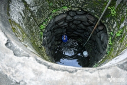 Giếng cổ Lý Sơn chưa bao giờ nhiễm mặn hay khô cạn, nước luôn trong vắt, mát lạnh, ngon ngọt