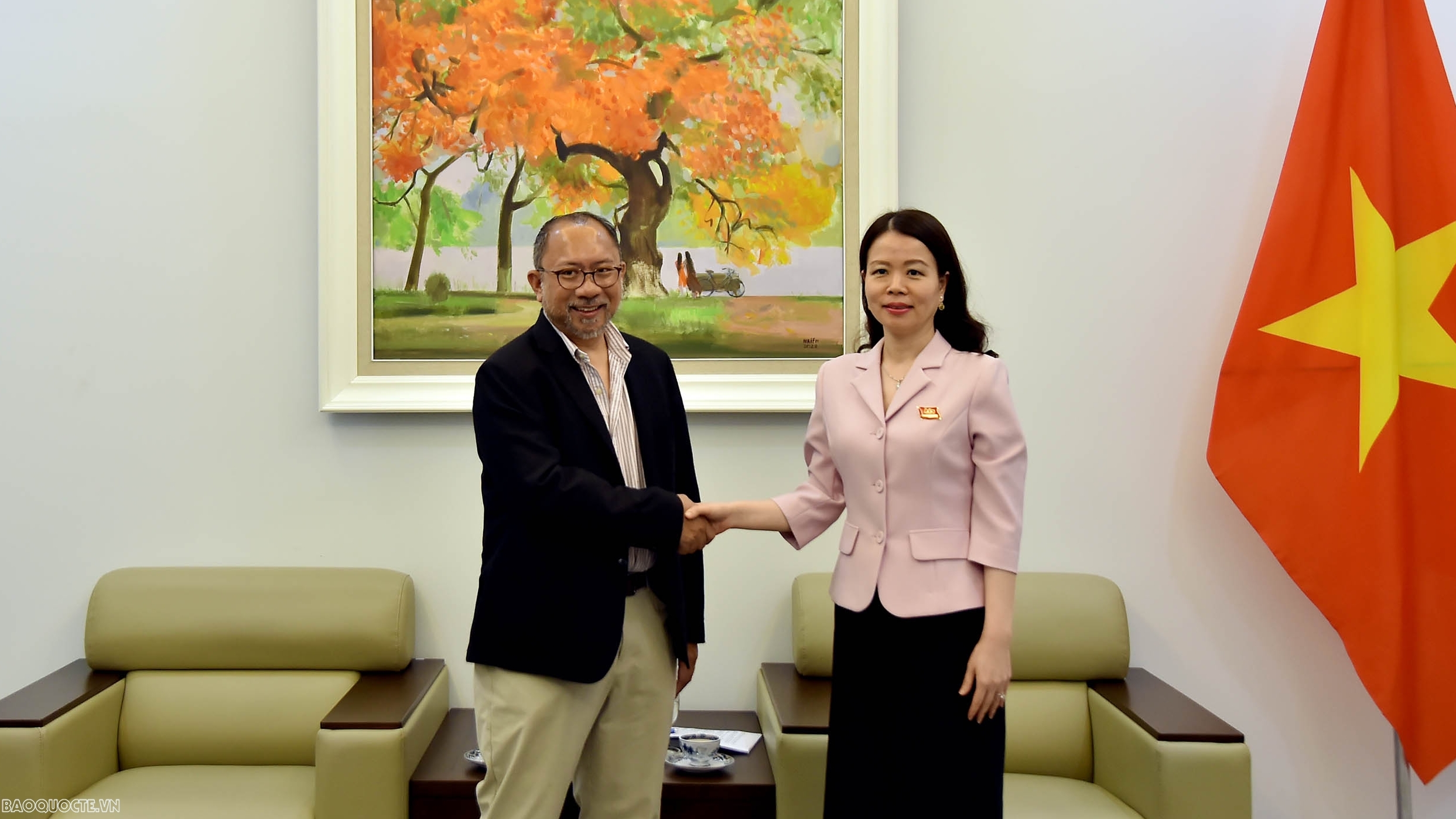 Thứ trưởng Ngoại giao Nguyễn Minh Hằng tiếp Giám đốc điều hành Ban thư ký APEC nhiệm kỳ 2025-2027