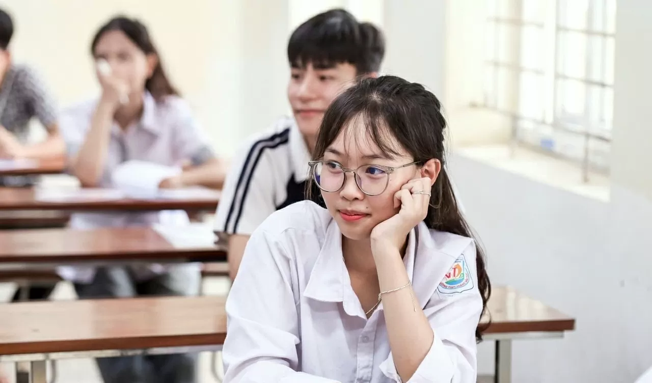 Cách tính điểm xét tốt nghiệp THPT năm 2025 theo công thức mới, tra cứu điểm thi ở đâu?