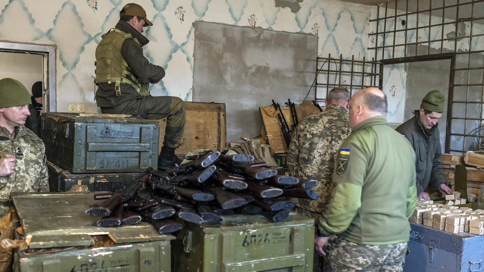 Viện trợ Ukraine: Không phải nước nào cũng sẵn lòng mua vũ khí Mỹ cho Kiev, Tổng thống Zelensky phàn nàn về Washington?