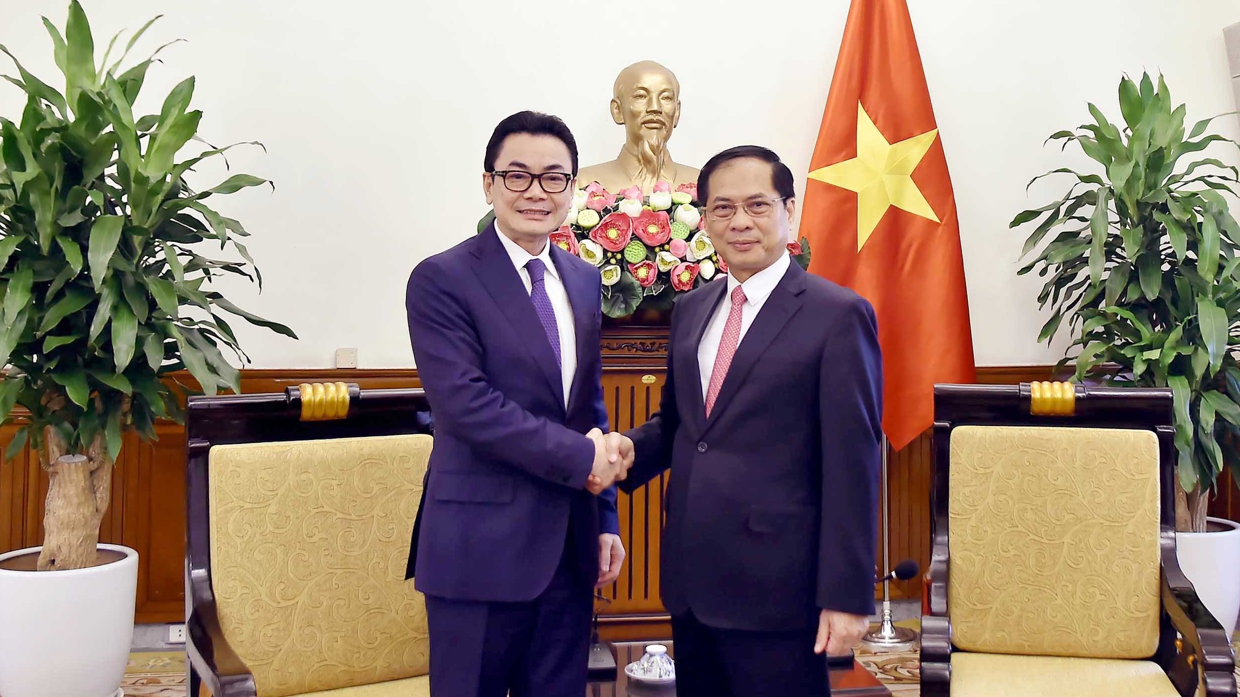 Phó Thủ tướng, Bộ trưởng Bùi Thanh Sơn tiếp Quốc vụ khanh Bộ Ngoại giao và Hợp tác quốc tế Campuchia