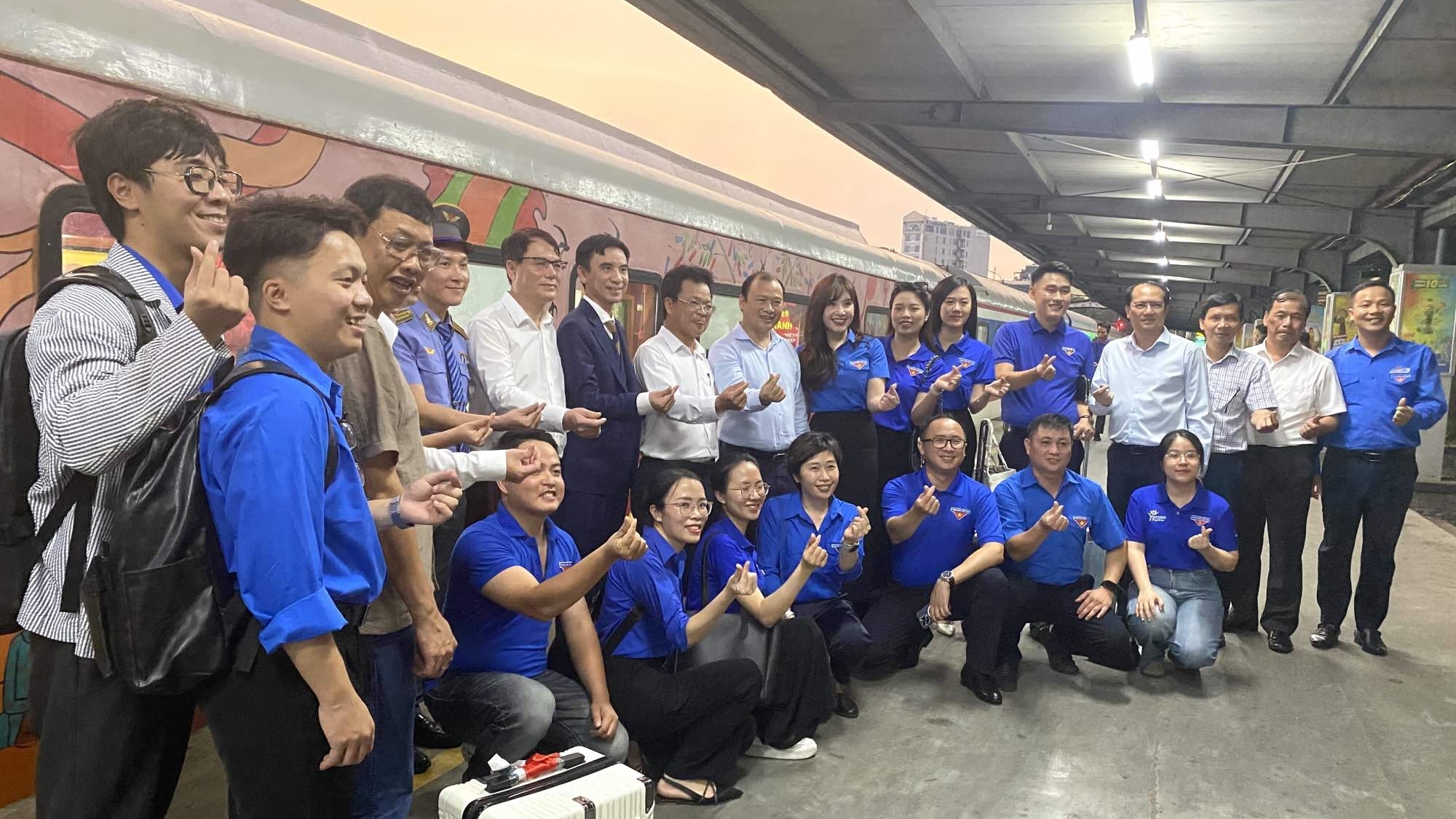 Chuyến tàu thanh niên với hành trình về nguồn: Đi để yêu thêm đất nước anh hùng