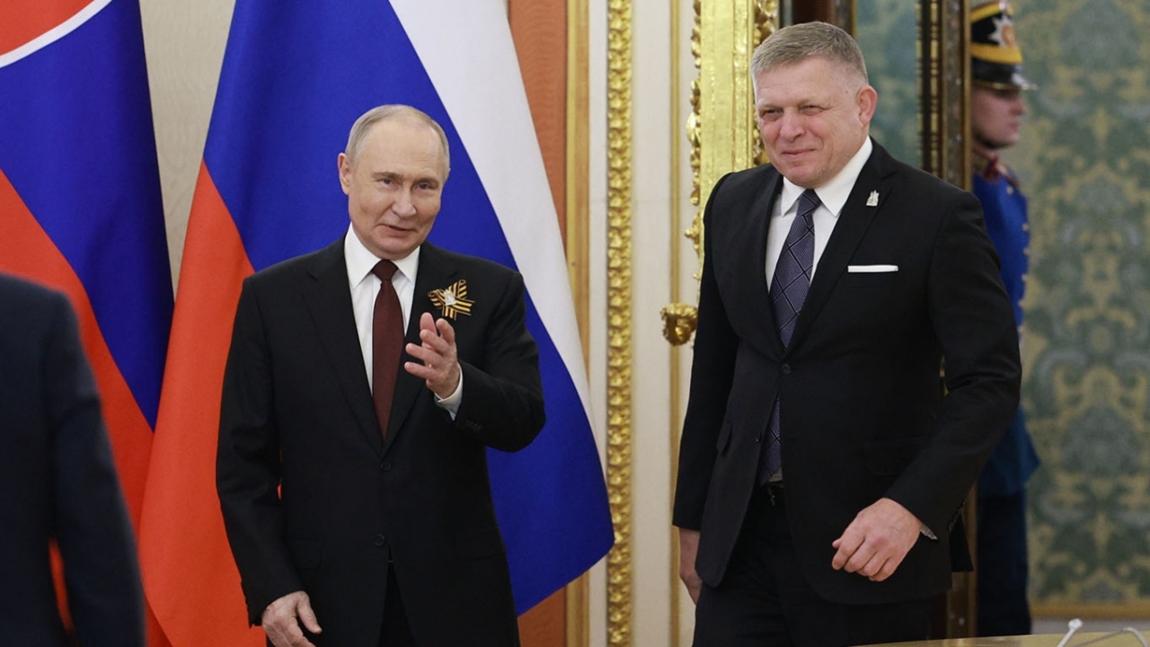 Slovakia quay ngoắt vào phút chót, EU 'bật đèn xanh' gói trừng phạt thứ 18 với Nga, siết chặt mọi con đường