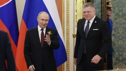 Slovakia quay ngoắt vào phút chót, EU 'bật đèn xanh' gói trừng phạt thứ 18 với Nga, siết chặt mọi con đường