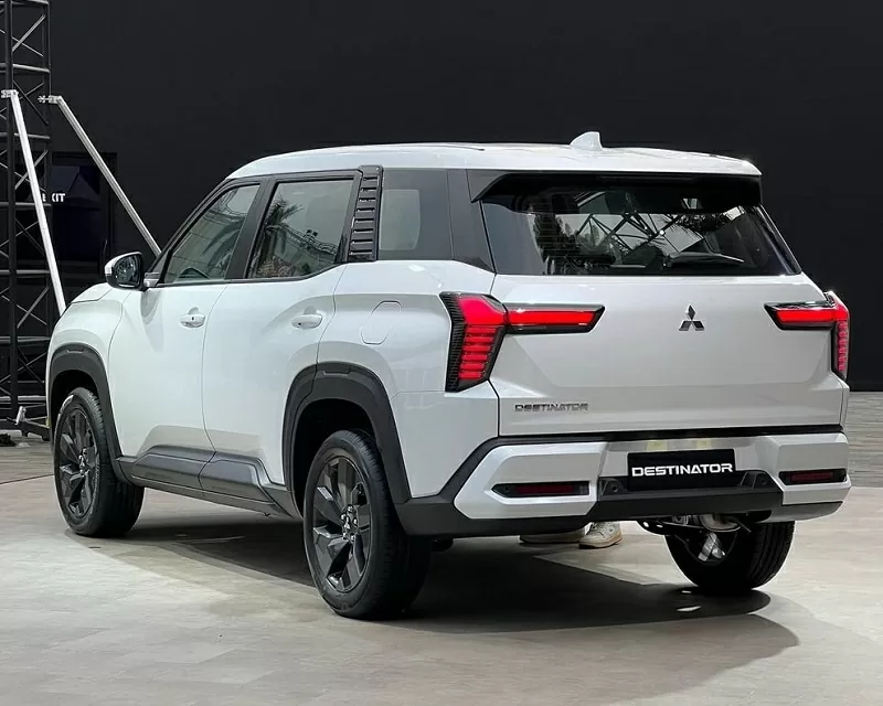 Gương chiếu hậu điện tử và nút bấm mở cửa dạng ẩn đều bị loại bỏ, đảm bảo yếu tố thực dụng và giá thành sản phẩm Gương chiếu hậu điện tử và nút bấm mở cửa dạng ẩn đều bị loại bỏ, đảm bảo yếu tố thực dụng và giá thành sản phẩm