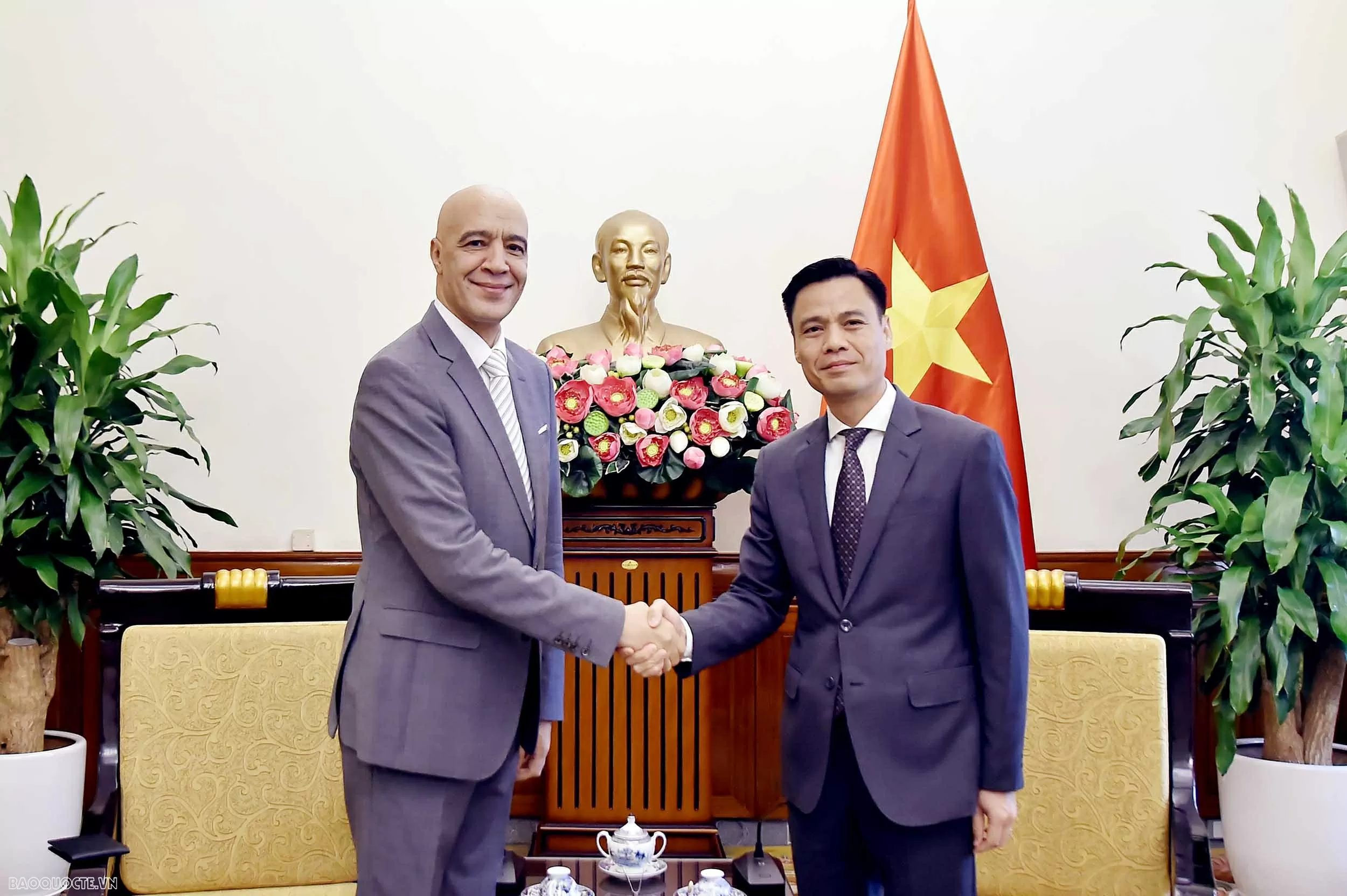 Thứ trưởng Ngoại giao Đặng Hoàng Giang làm việc với Đại sứ các nước Thụy Sỹ, Maroc, Senegal Thứ trưởng Đặng Hoàng Giang làm việc với Đại sứ các nước Cộng đồng Pháp ngữ