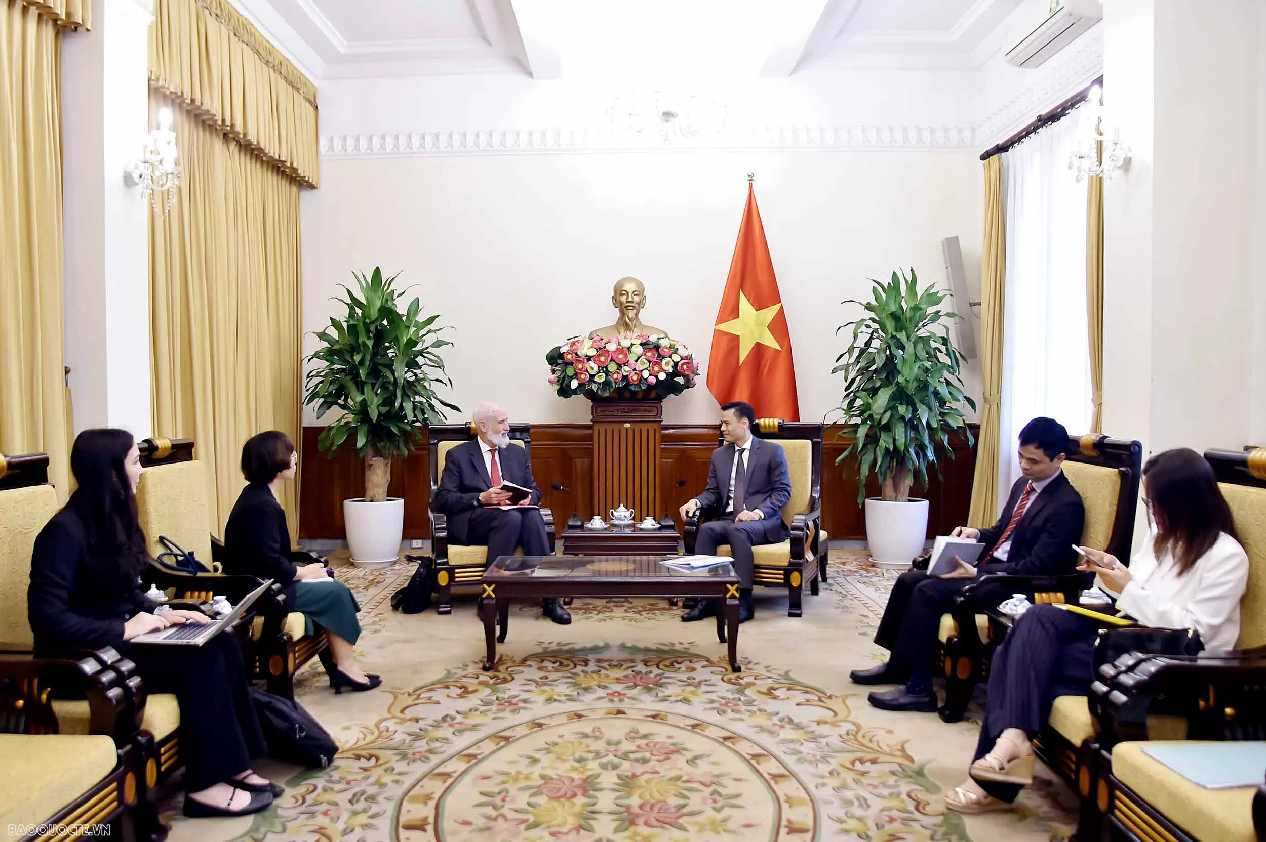 Thứ trưởng Ngoại giao Đặng Hoàng Giang làm việc với Đại sứ các nước Thụy Sỹ, Maroc, Senegal Thứ trưởng Đặng Hoàng Giang làm việc với Đại sứ các nước Cộng đồng Pháp ngữ