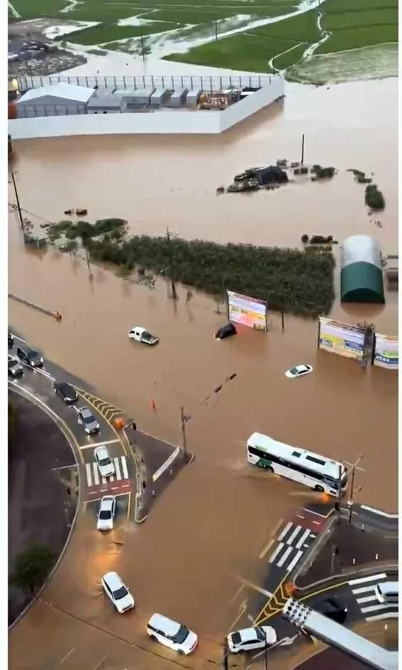 Mưa lớn gây thiệt hại nghiêm trọng tại Hàn Quốc Mưa lớn gây thiệt hại nghiêm trọng tại Hàn Quốc