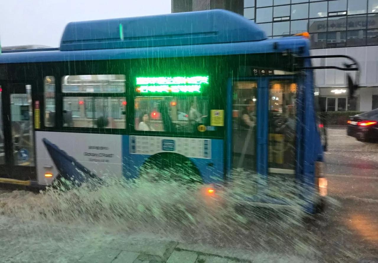 Mưa lớn gây thiệt hại nghiêm trọng tại Hàn Quốc Mưa lớn gây thiệt hại nghiêm trọng tại Hàn Quốc