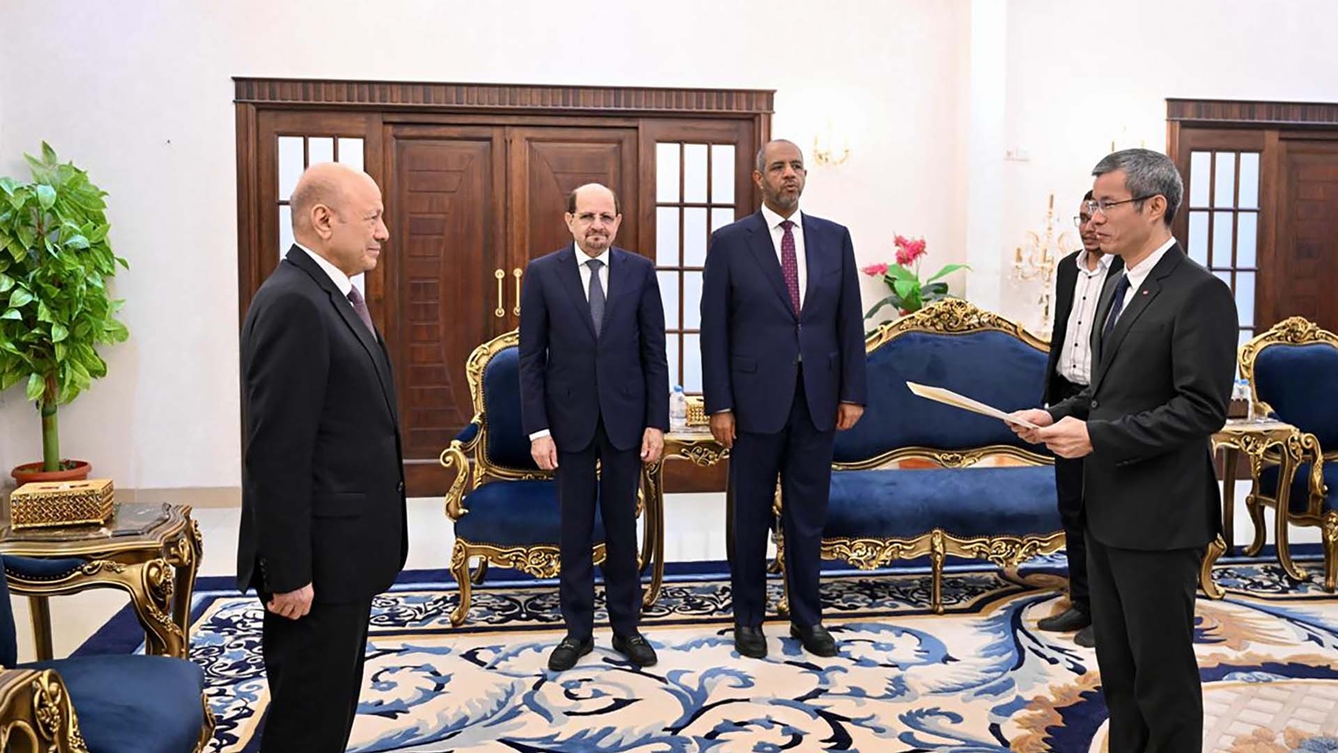Đại sứ Hoàng Hữu Anh trình Thư ủy nhiệm lên Chủ tịch Hội đồng Tổng thống Yemen