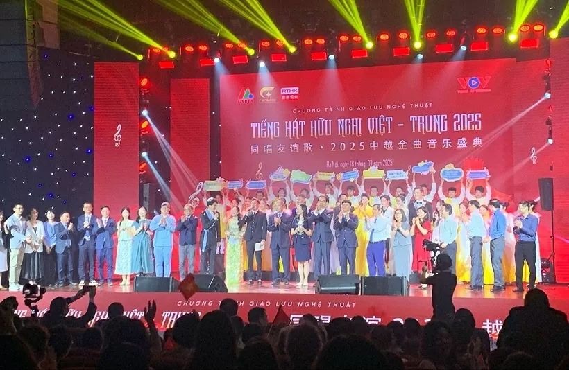 Hoà chung khúc ca tình hữu nghị Việt Nam-Trung Quốc Hoà chung khúc ca tình hữu nghị Việt Nam-Trung Quốc