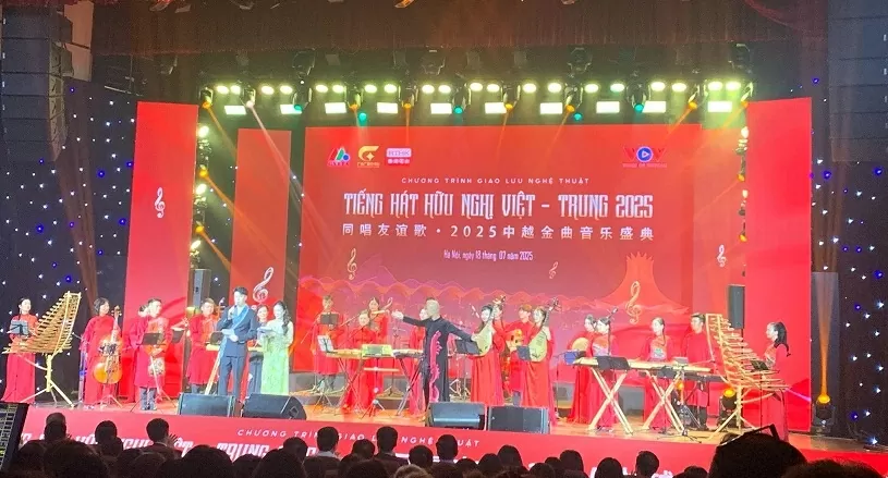 Hoà chung khúc ca tình hữu nghị Việt Nam-Trung Quốc Hoà chung khúc ca tình hữu nghị Việt Nam-Trung Quốc