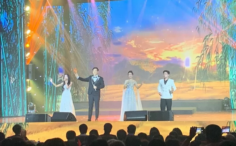 Hoà chung khúc ca tình hữu nghị Việt Nam-Trung Quốc Hoà chung khúc ca tình hữu nghị Việt Nam-Trung Quốc